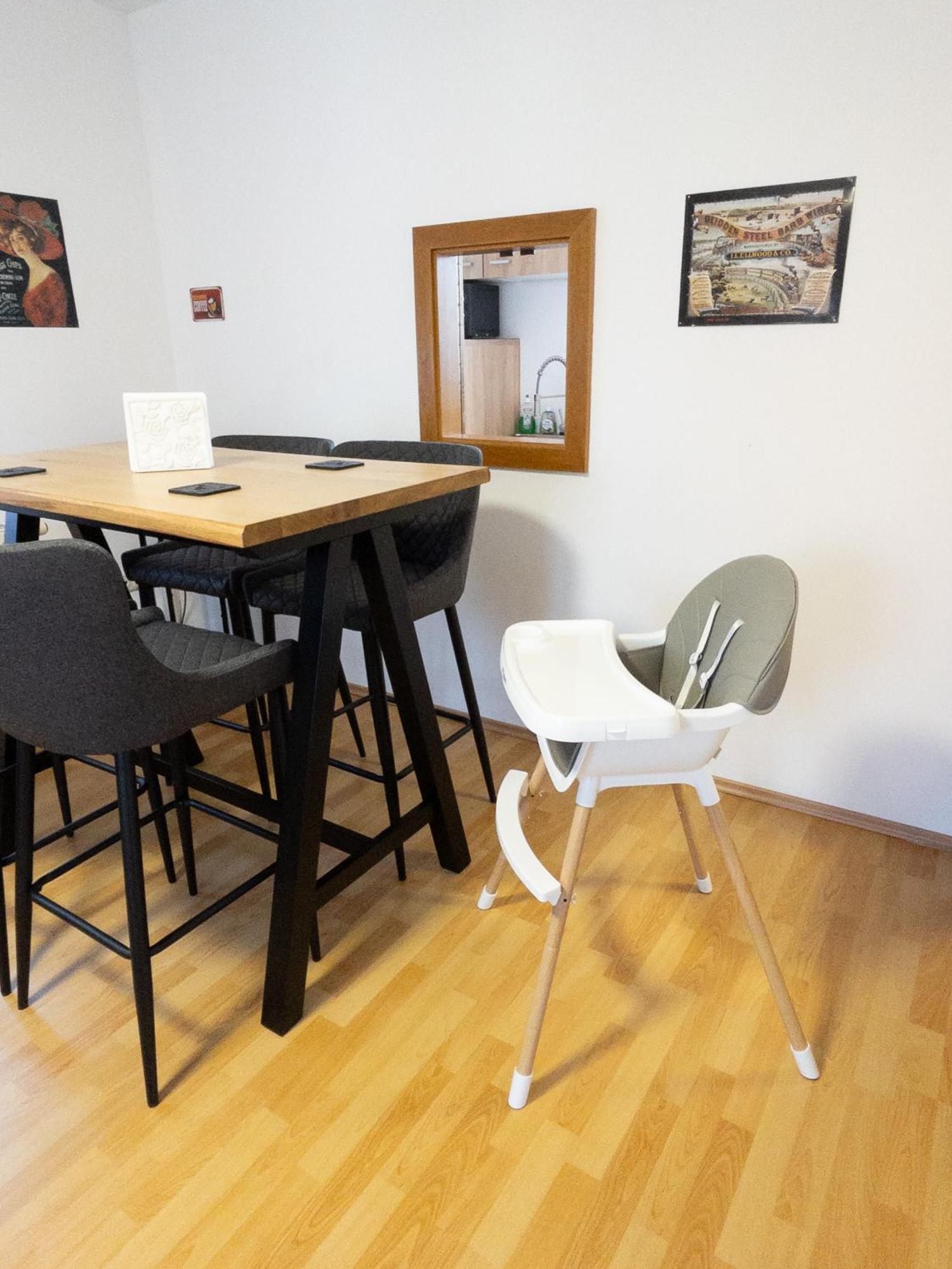 Fewo-Lavees Moderne Zentrale Fewo Nahe Omv Wacker Kliniken Burg -Eigener Eingang-Schluesselloser Check In Burghausen Extérieur photo