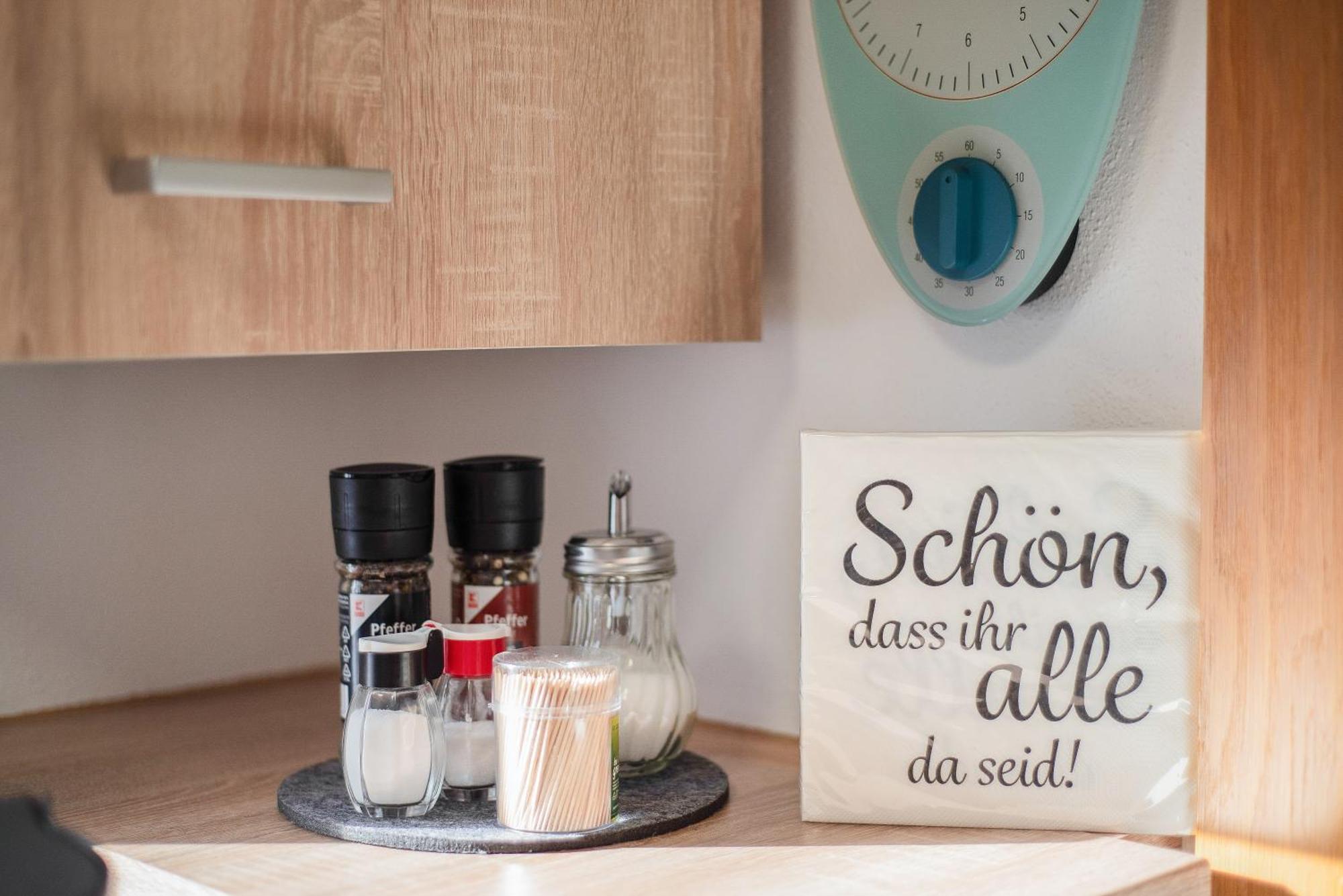 Fewo-Lavees Moderne Zentrale Fewo Nahe Omv Wacker Kliniken Burg -Eigener Eingang-Schluesselloser Check In Burghausen Extérieur photo