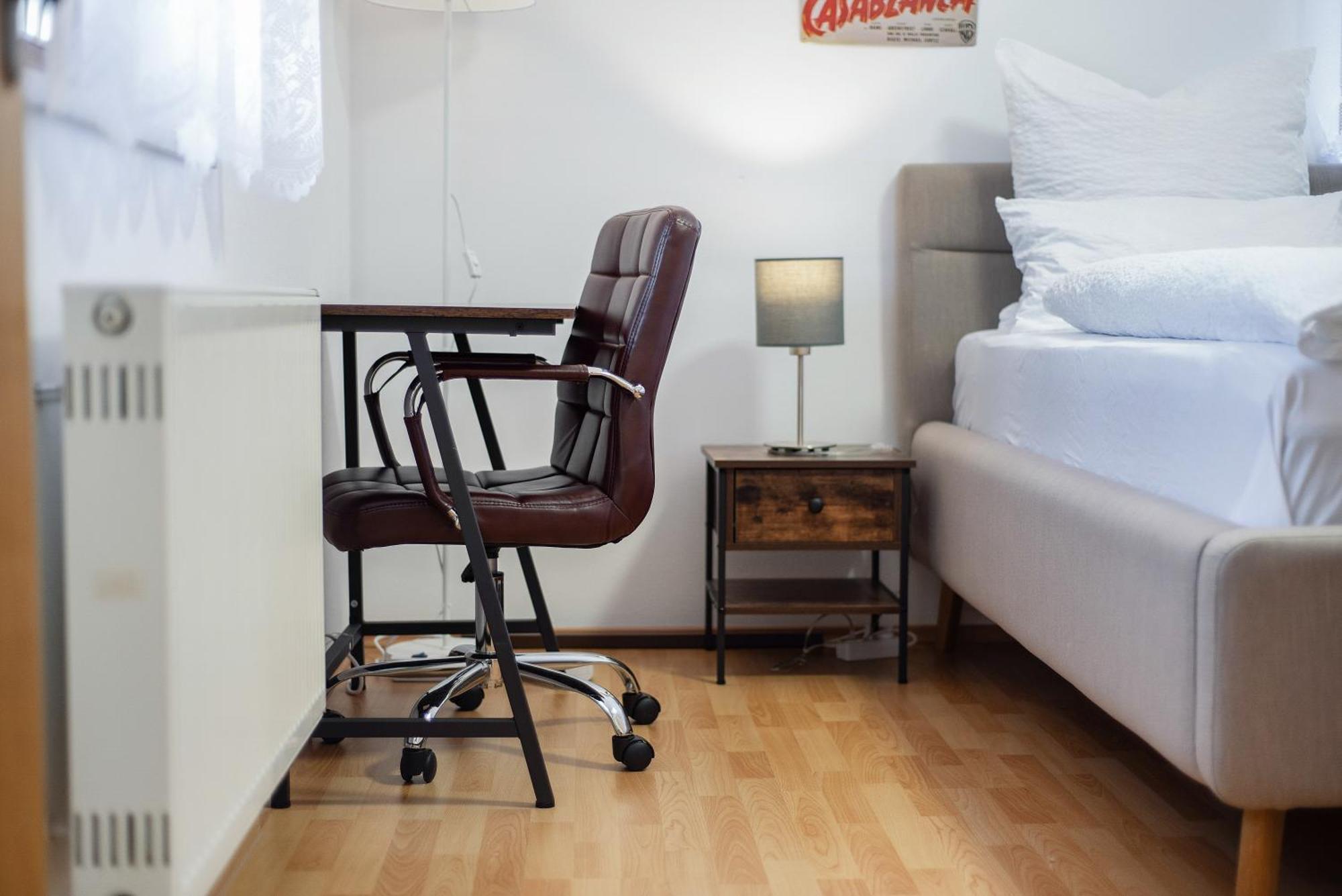 Fewo-Lavees Moderne Zentrale Fewo Nahe Omv Wacker Kliniken Burg -Eigener Eingang-Schluesselloser Check In Burghausen Extérieur photo