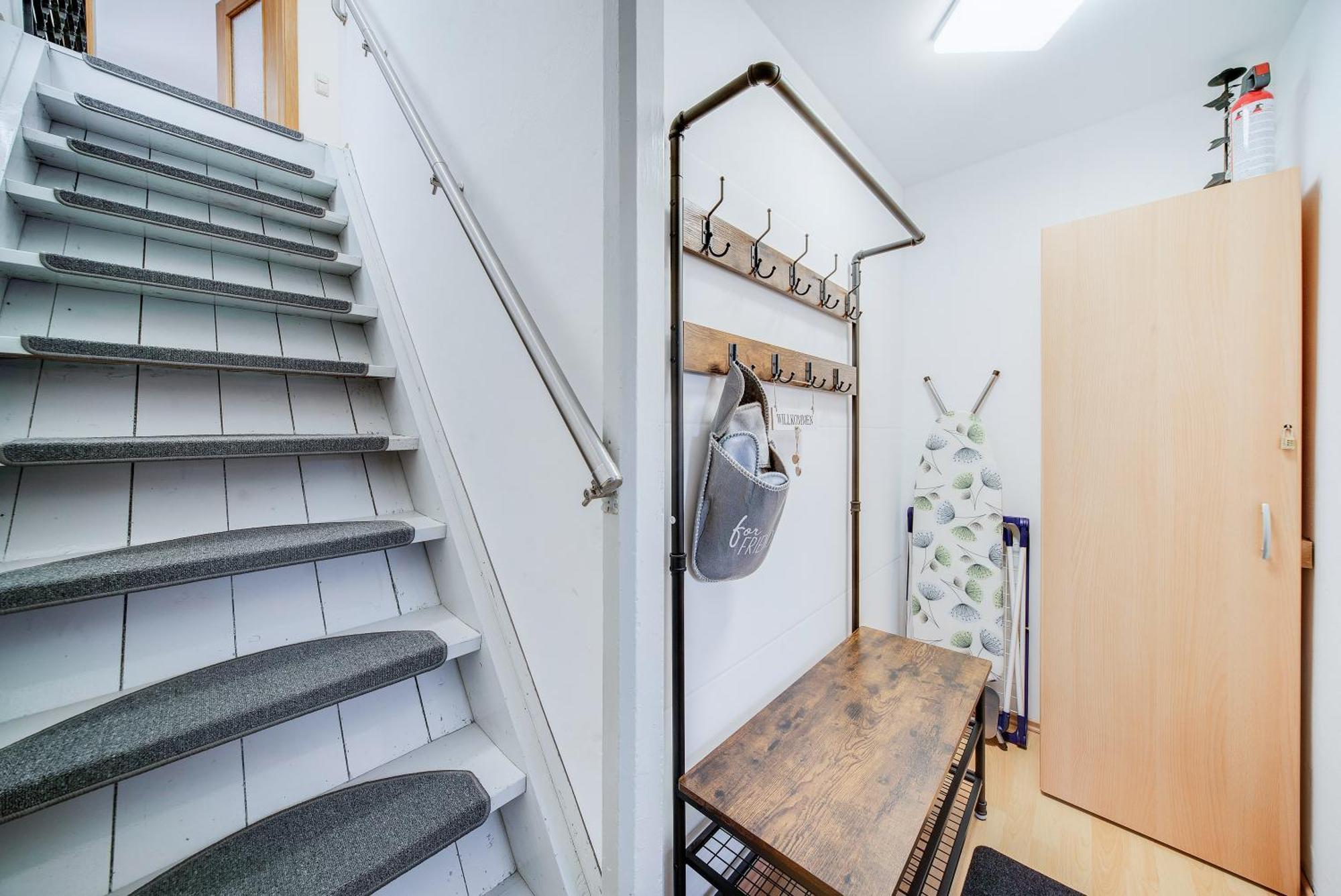 Fewo-Lavees Moderne Zentrale Fewo Nahe Omv Wacker Kliniken Burg -Eigener Eingang-Schluesselloser Check In Burghausen Extérieur photo