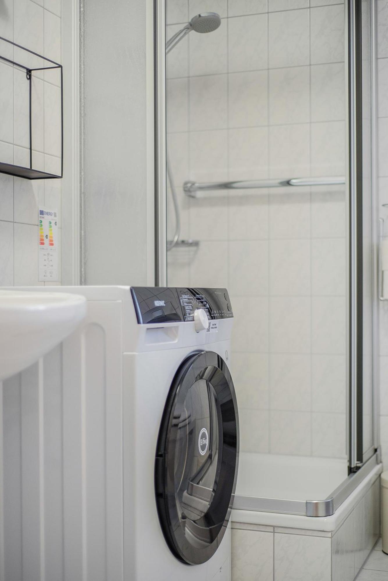 Fewo-Lavees Moderne Zentrale Fewo Nahe Omv Wacker Kliniken Burg -Eigener Eingang-Schluesselloser Check In Burghausen Extérieur photo