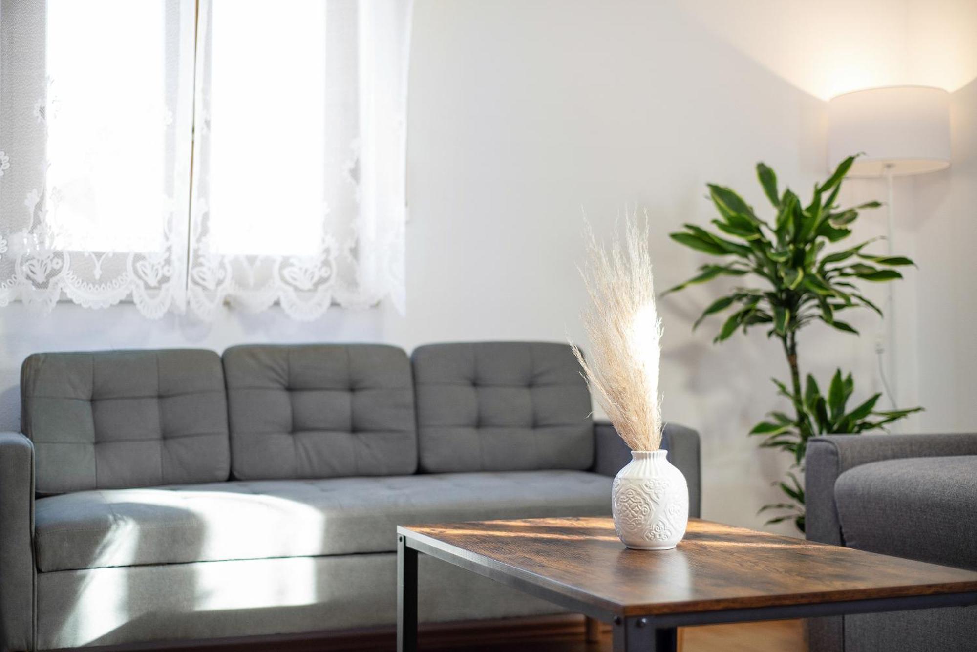 Fewo-Lavees Moderne Zentrale Fewo Nahe Omv Wacker Kliniken Burg -Eigener Eingang-Schluesselloser Check In Burghausen Extérieur photo