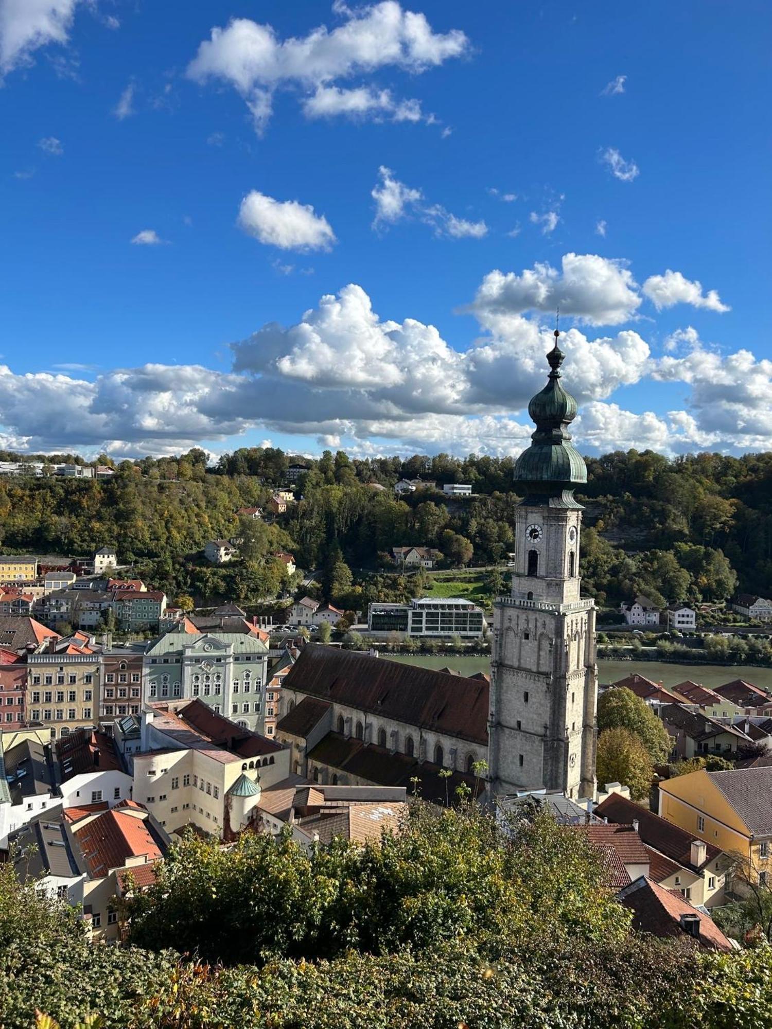 Fewo-Lavees Moderne Zentrale Fewo Nahe Omv Wacker Kliniken Burg -Eigener Eingang-Schluesselloser Check In Burghausen Extérieur photo